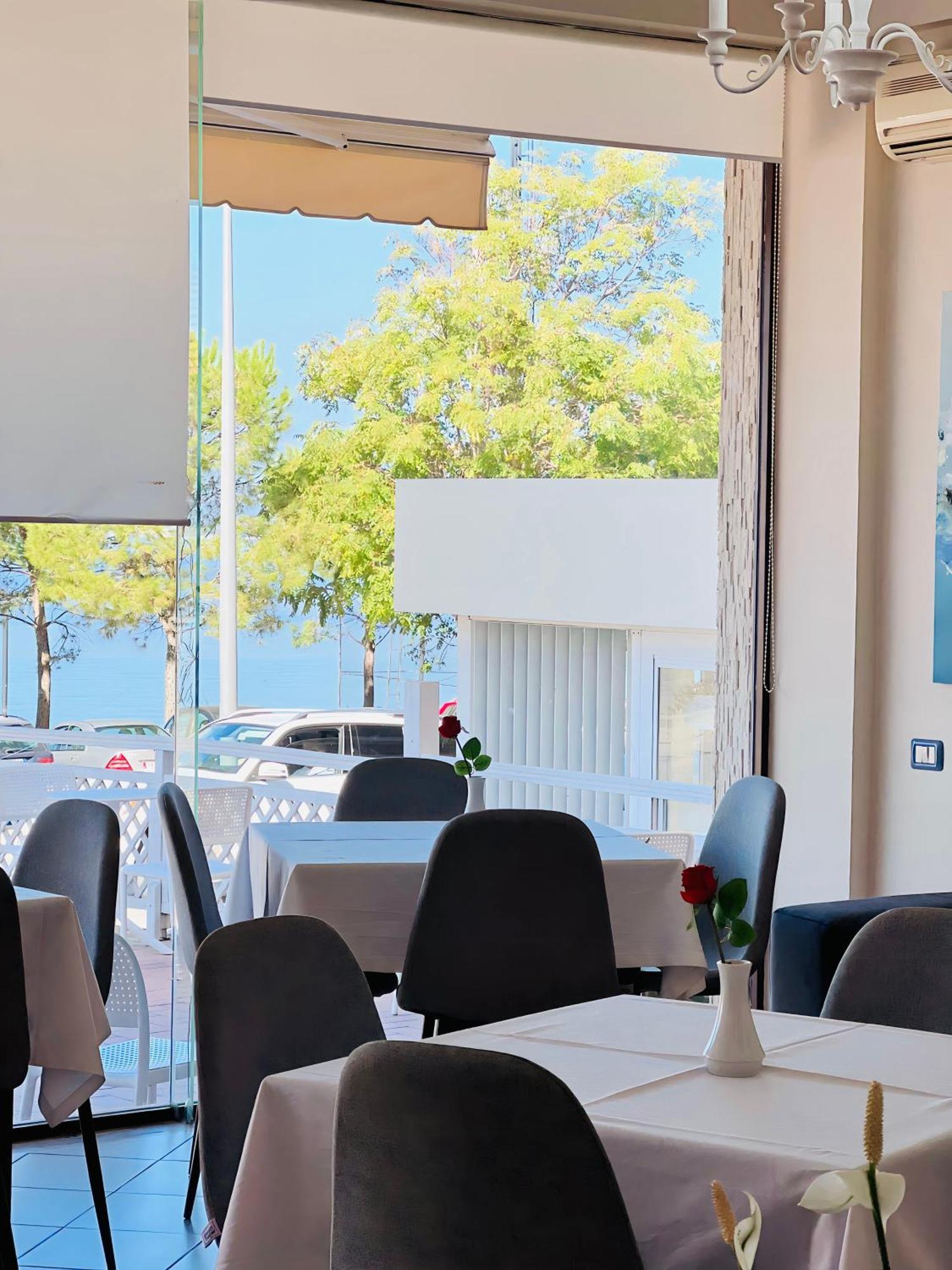 Hotel Lungomare Vlorë Buitenkant foto